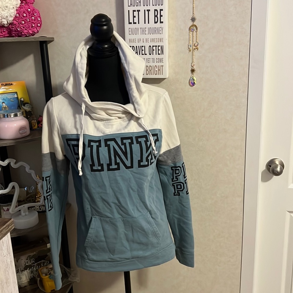 VICTORIA SECRET PINK HOODIE!